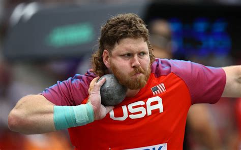Crouser cruises through shot put prelims in search of second straight world championship